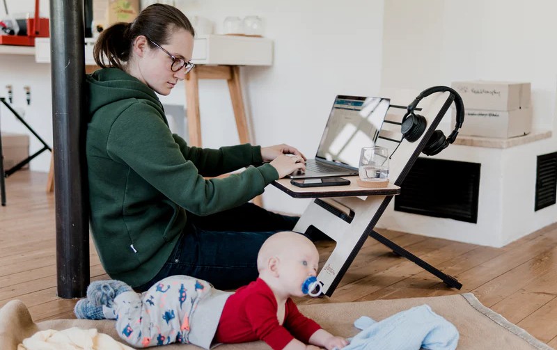 Working Moms Are Keeping CBD in the Medicine Cabinet