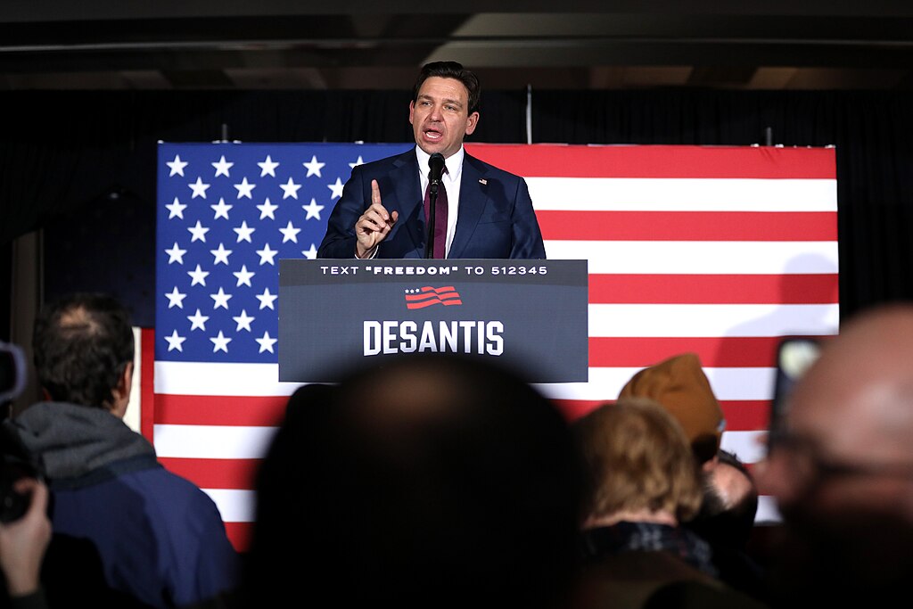 Governor Ron DeSantis speaking with supporters at a caucus night watch party at the Sheraton West Des Moines Hotel in West Des Moines, Iowa. Gage Skidmore from Surprise, AZ, United States of America, CC BY-SA 2.0 , via Wikimedia Commons